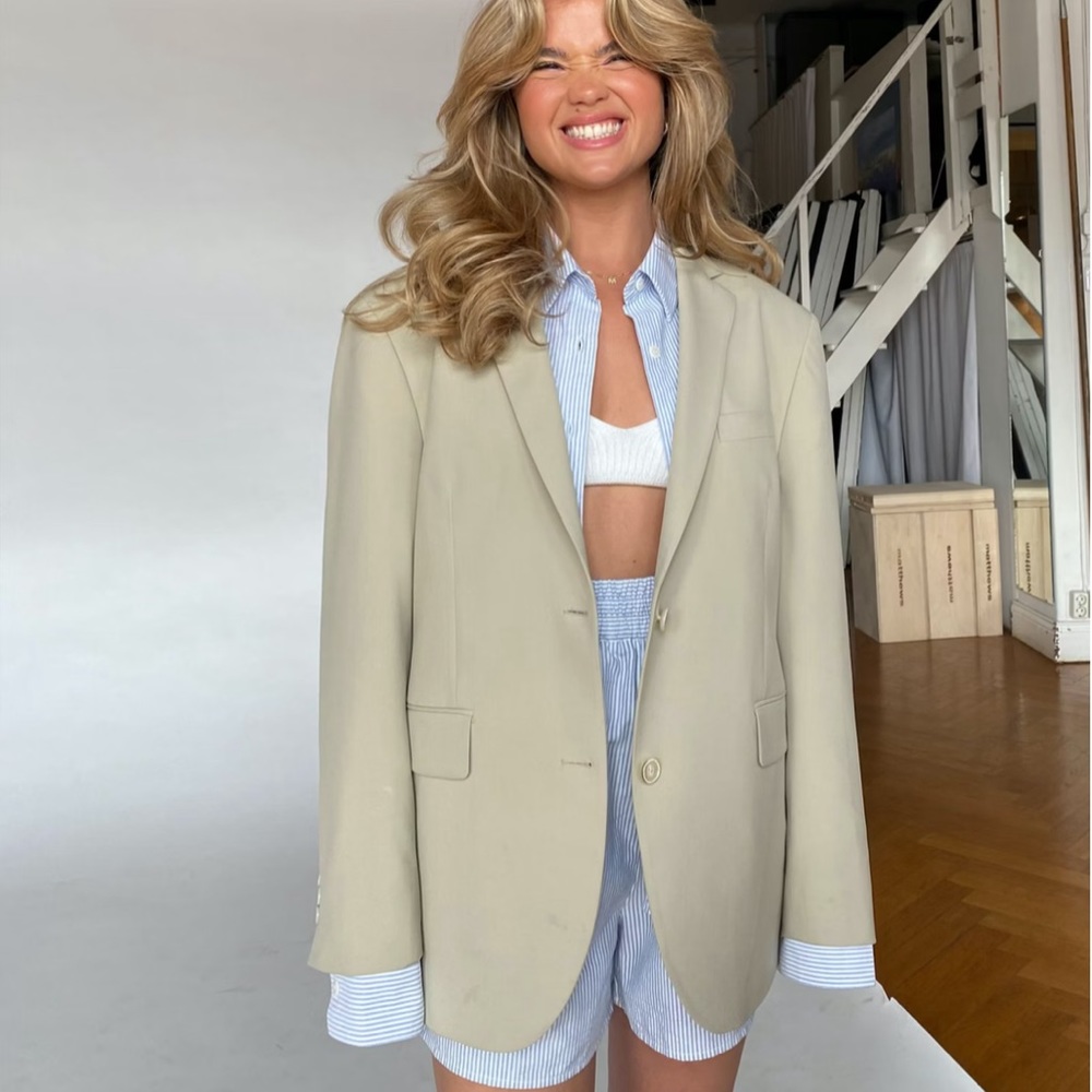 Djerf Avenue Forever Blazer in Greige